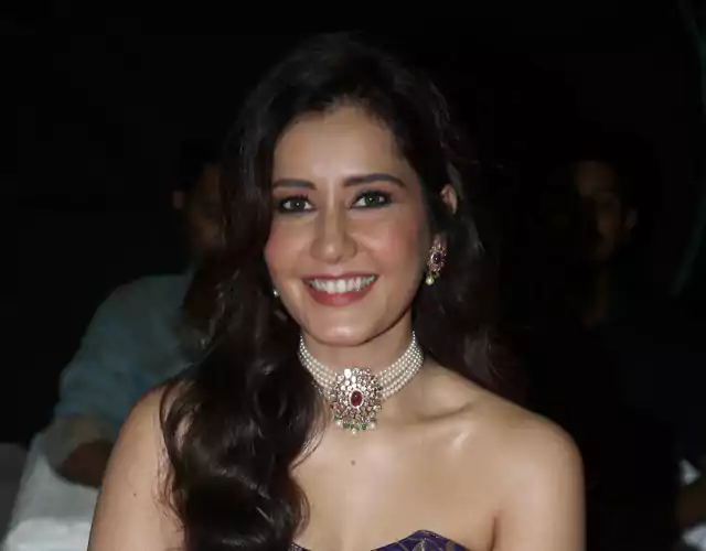 Raashii Khanna at TelusuKada Pre Release Event